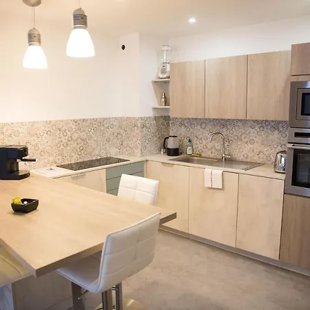 Oparadi - Moderne Et Chaleureux A Apartamento