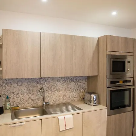 Oparadi - Moderne Et Chaleureux A Apartamento